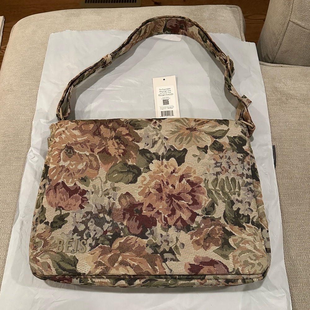 NWT Beis Expandable Messenger Tote in Vintage Floral